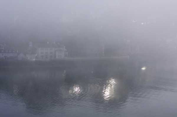 10 January 2021 - 09-49-00
Every time is different. On this occasion the mist started to clear from the bottom
------------------------
Kingswear in the mist